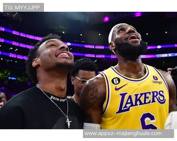 老詹亲赴发展联盟训练揭示其服务功能与重要性